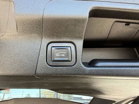 Used 2017 GMC Acadia Denali w/ Technology Package AWD/4WD image 17