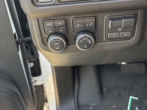 Used 2023 Chevrolet Tahoe Z71 w/ Off-Road Capability Package image 20