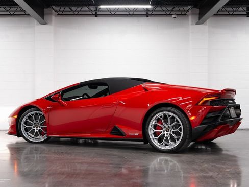 Used 2023 Lamborghini Huracan EVO image 13