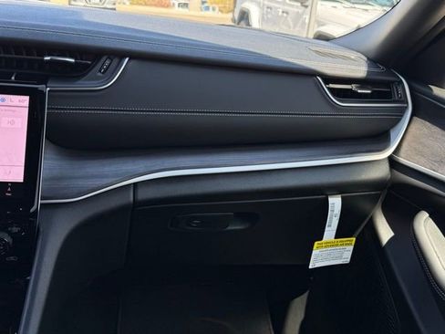 New 2025 Jeep Grand Cherokee L Limited w/ Black Appearance Package image 21