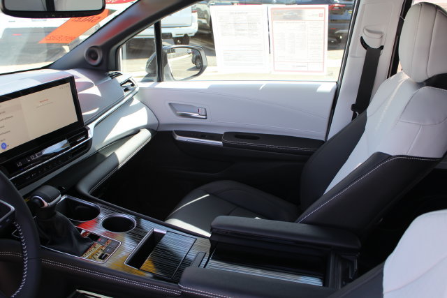 Certified 2026 Toyota Sienna XSE FWD image 50