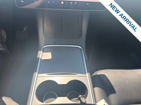 Used 2024 Tesla Model Y Long Range AWD/4WD image 24