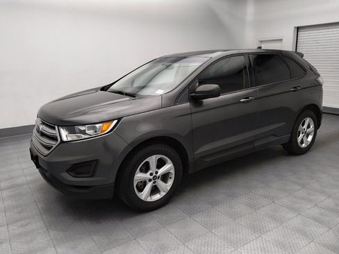 Used 2018 Ford Edge SE FWD image 2