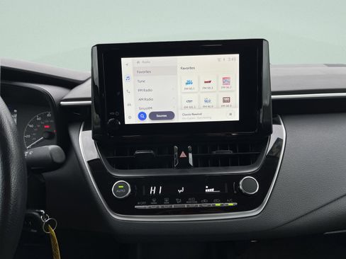 Used 2025 Toyota Corolla LE image 26