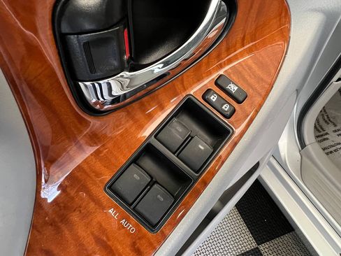 Used 2011 Toyota Camry XLE image 23