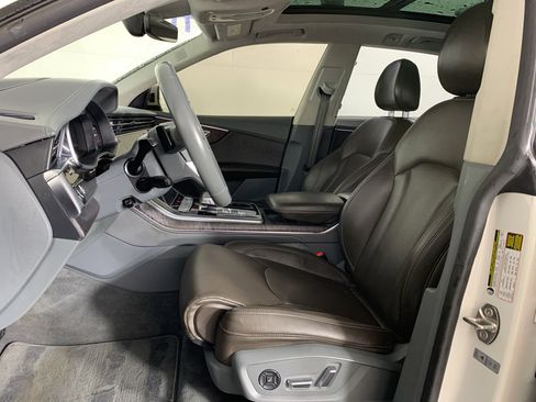 Used 2019 Audi Q8 Prestige w/ Luxury Package image 16