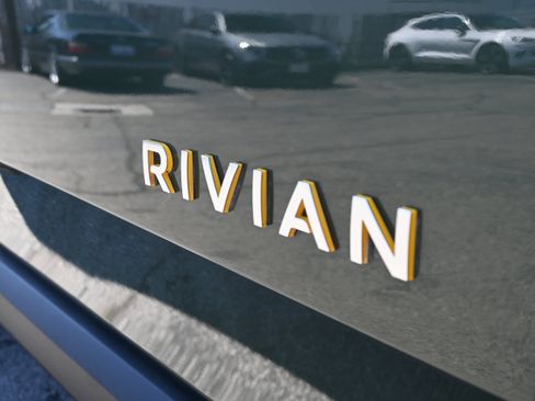 Used 2023 Rivian R1S Adventure AWD/4WD image 19