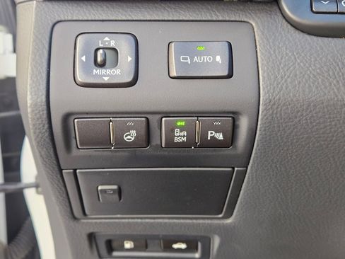 Used 2017 Lexus LS 460 image 24