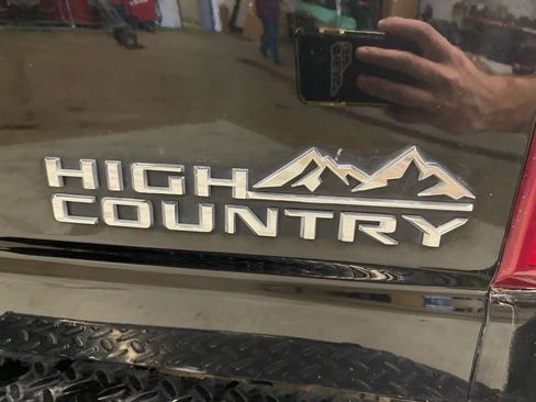 Used 2021 Chevrolet Silverado 2500 High Country image 28