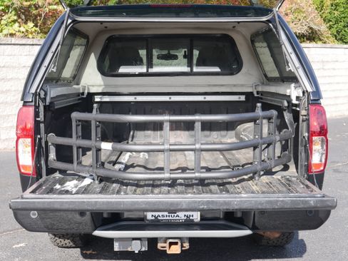 Used 2021 Nissan Frontier SV w/ Midnight Edition Floor Mats image 6