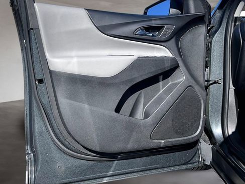 Used 2018 Chevrolet Equinox LS image 19