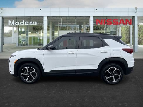 Used 2023 Chevrolet TrailBlazer RS w/ Convenience Package image 2