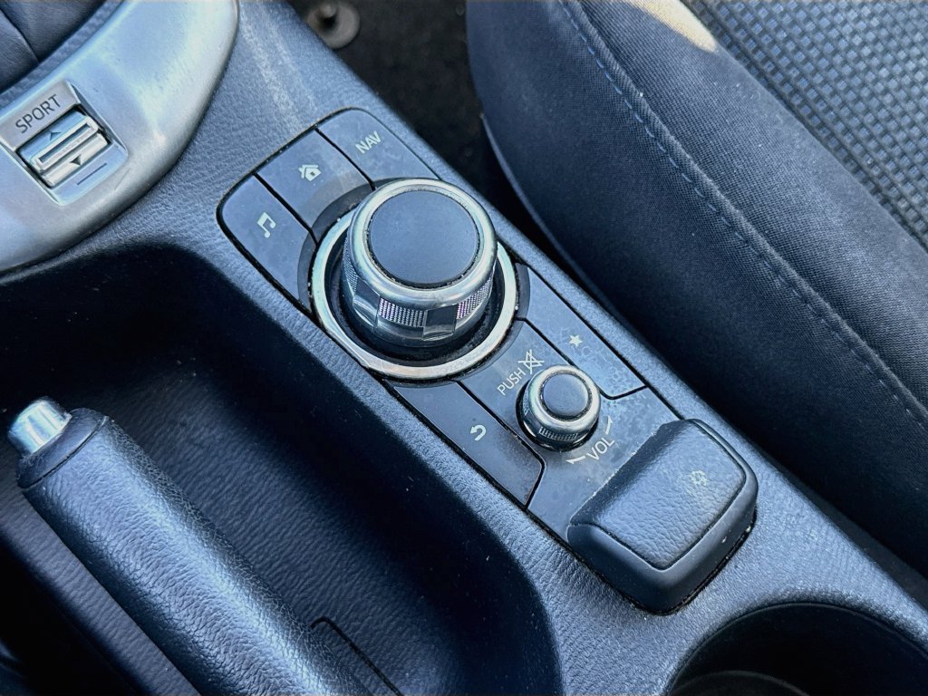 Used 2019 Toyota Yaris L FWD image 31