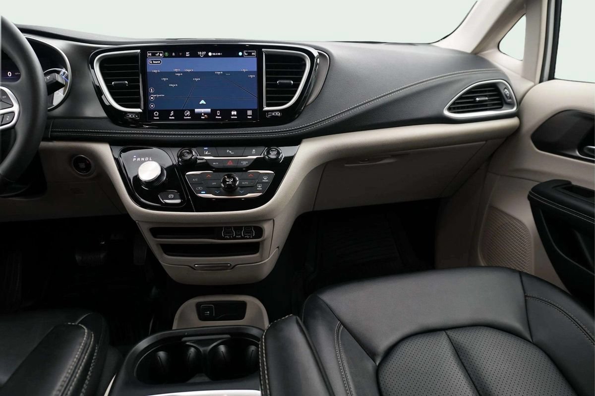 Used 2024 Chrysler Pacifica Limited FWD image 27