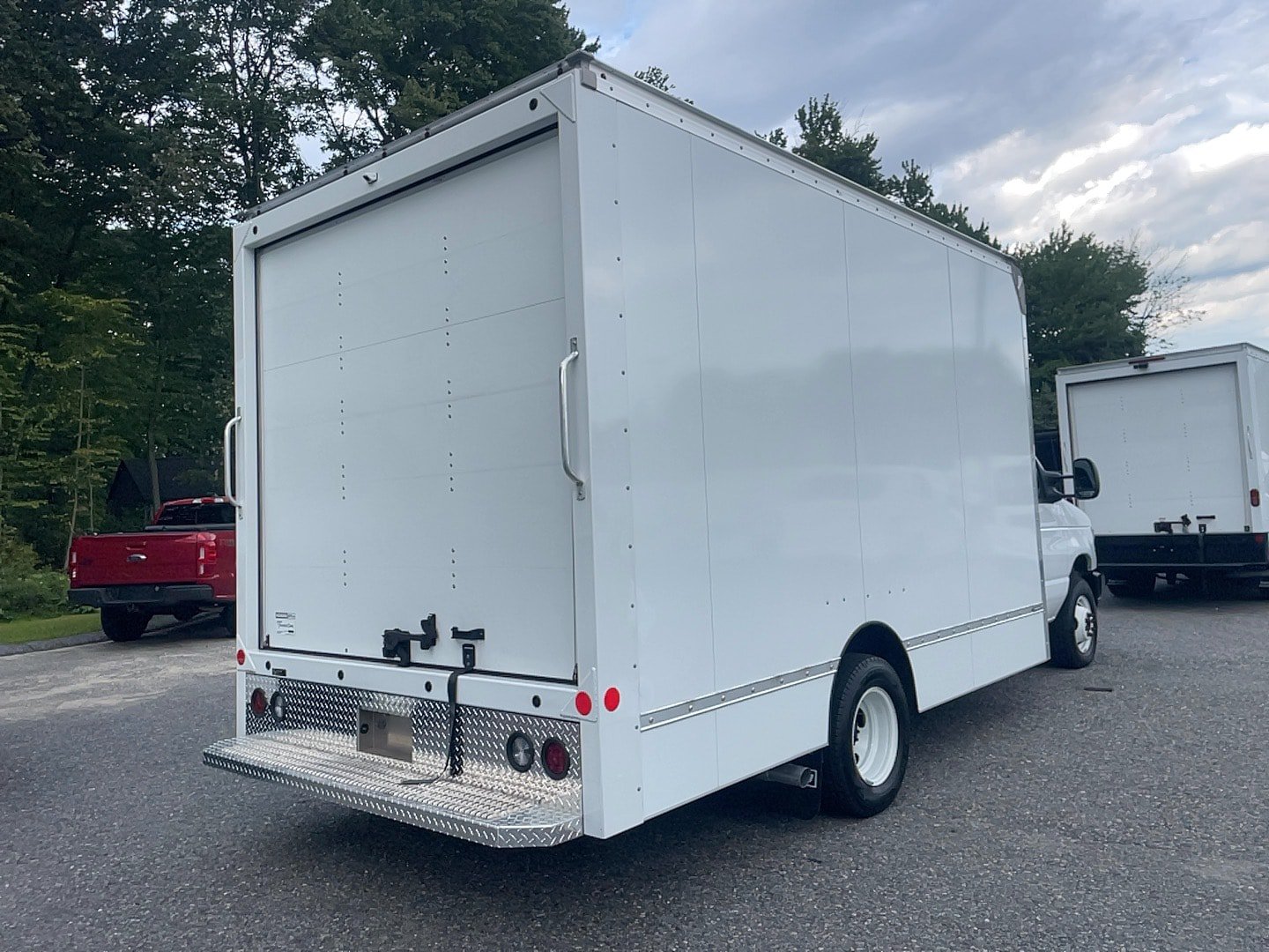 Used 2024 Ford E-450 and Econoline 450 Super Duty w/ Driver's Safety Package RWD image 7