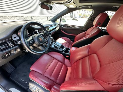 Certified 2023 Porsche Macan S AWD/4WD image 4