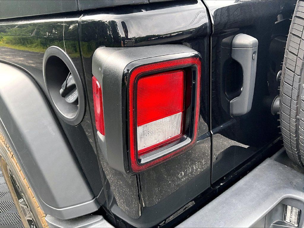 Used 2022 Jeep Wrangler Unlimited Sport AWD/4WD image 33