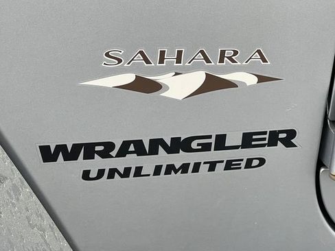 Used 2016 Jeep Wrangler Unlimited Sahara w/ Dual Top Group AWD/4WD image 2