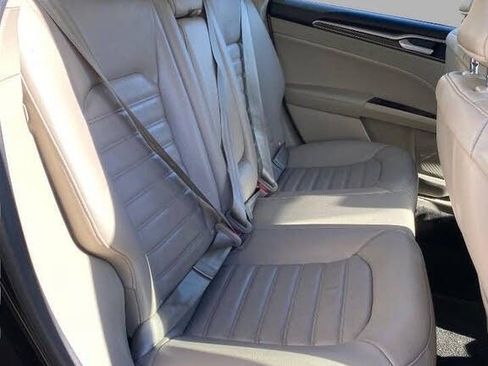 Used 2018 Ford Fusion SE w/ Fusion SE Technology Package image 29