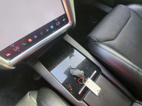 Used 2017 Tesla Model S 75D AWD/4WD image 22