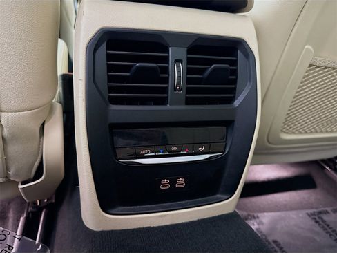 Used 2021 BMW 330i Sedan w/ Premium Package image 26