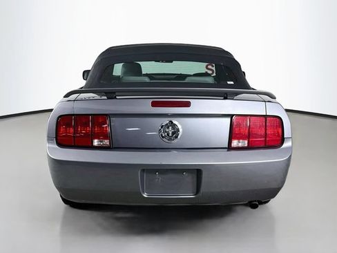 Used 2006 Ford Mustang Convertible RWD image 6