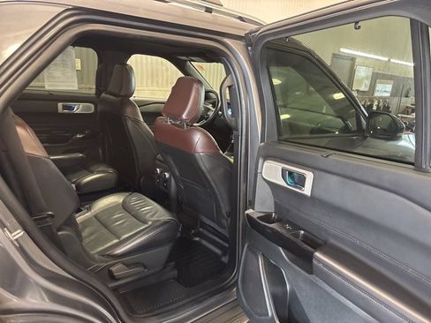 Used 2021 Ford Explorer Platinum w/ Equipment Group 601A image 15