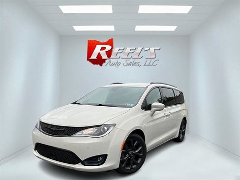 Used 2020 Chrysler Pacifica Touring-L w/ Advanced Safetytec Group FWD image 1
