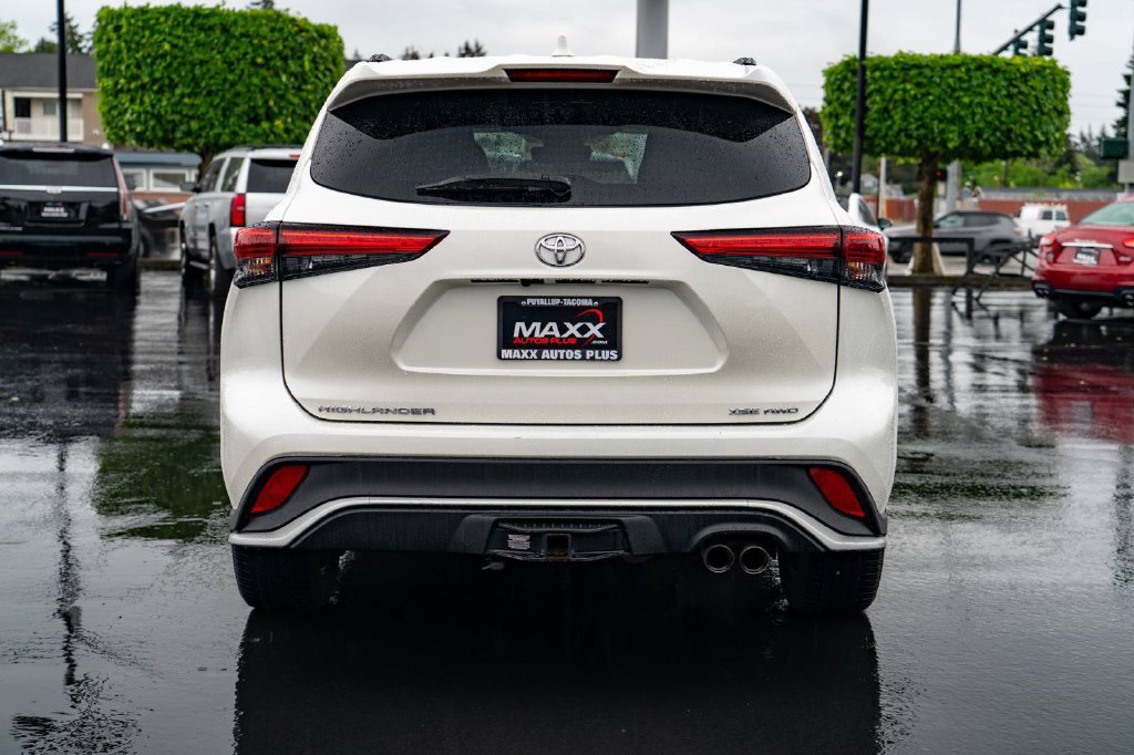Used 2021 Toyota Highlander XSE AWD/4WD image 11