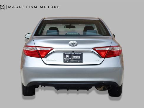 Used 2017 Toyota Camry LE FWD image 8