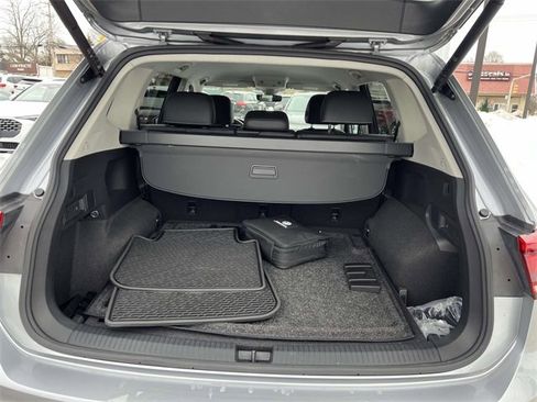 Certified 2024 Volkswagen Tiguan SE image 7