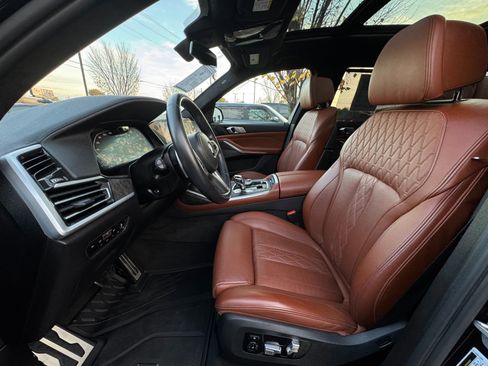 Used 2022 BMW X7 M50i image 22