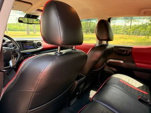 Used 2022 Toyota Tacoma SR5 w/ Technology Package RWD image 26