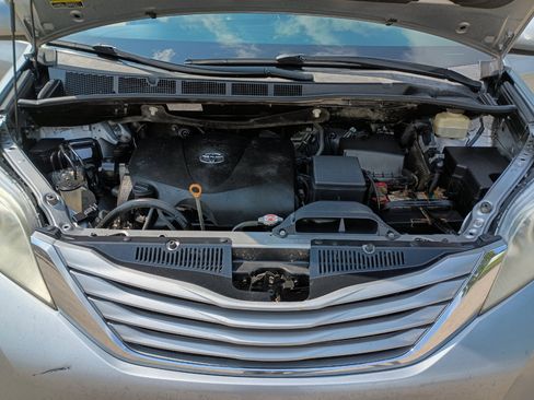 Used 2017 Toyota Sienna LE image 38