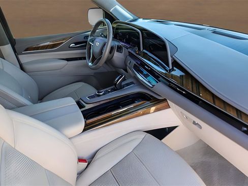 Used 2023 Cadillac Escalade Sport Platinum image 31