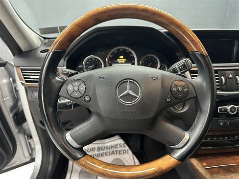 Used 2013 Mercedes-Benz E 350 4MATIC Sedan image 21