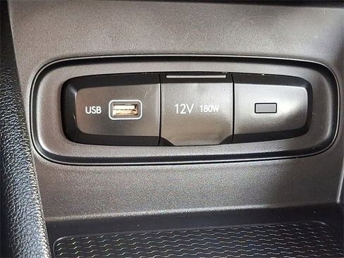 Used 2022 Hyundai Venue SE image 22