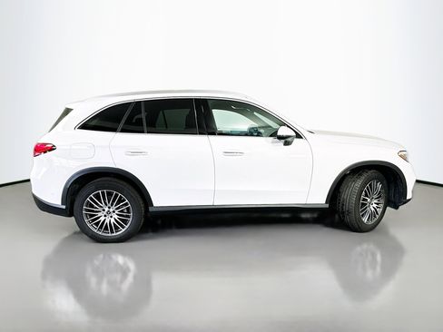 Used 2025 Mercedes-Benz GLC 300 4MATIC image 8