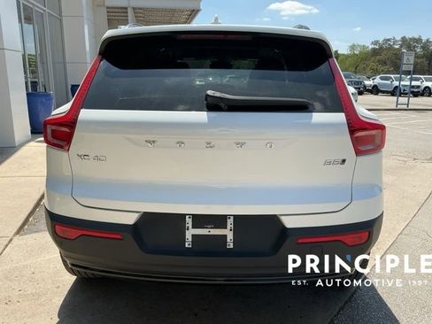 Certified 2025 Volvo XC40 B5 Plus AWD/4WD image 9