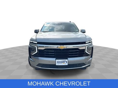 Used 2025 Chevrolet Tahoe LS AWD/4WD image 3