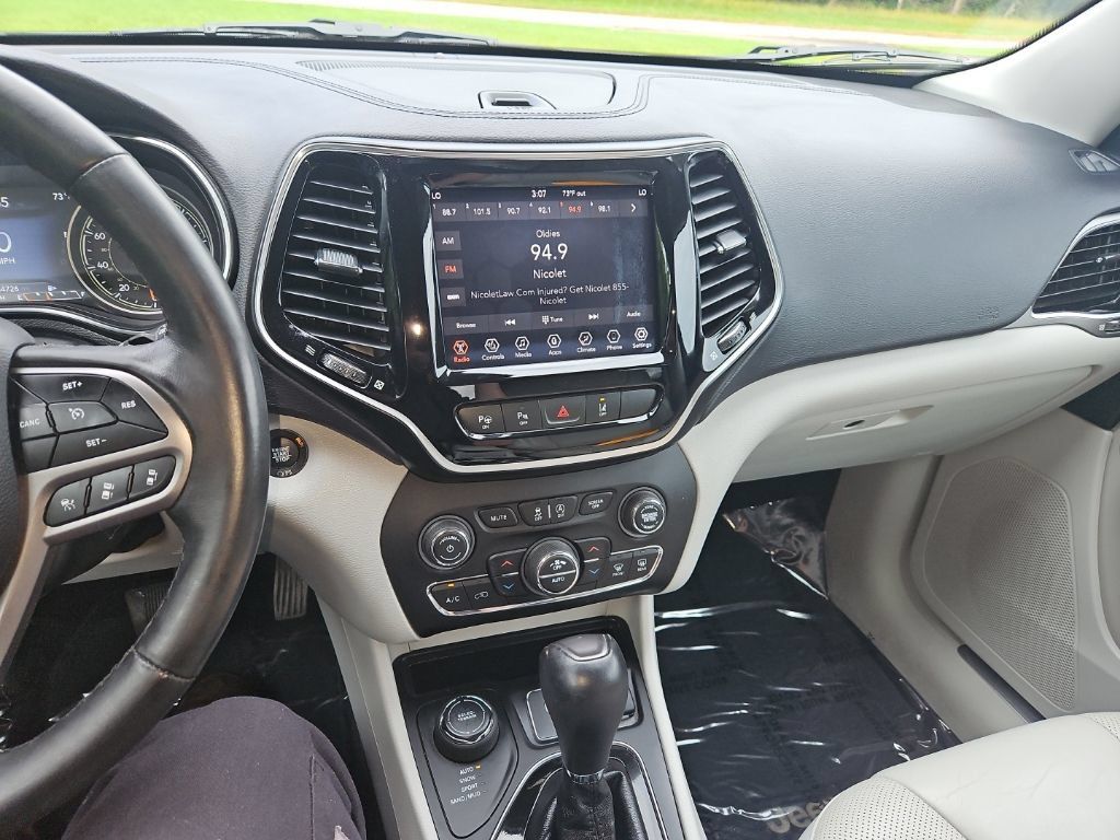 Used 2019 Jeep Cherokee Limited w/ Technology Group AWD/4WD image 17
