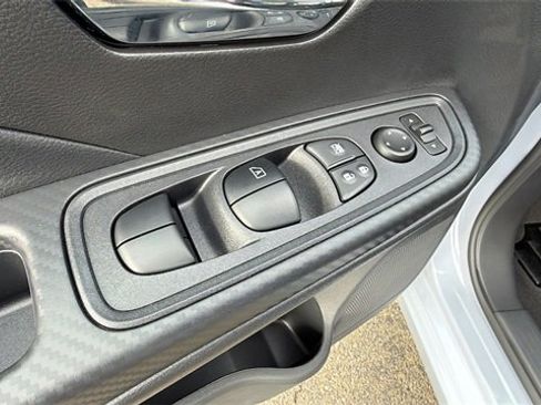 New 2025 Nissan Versa SV w/ Trunk Package image 20