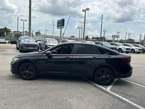 Used 2022 Volkswagen Jetta SE w/ Panoramic Sunroof Package FWD image 19