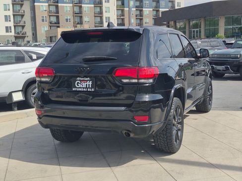Used 2019 Jeep Grand Cherokee Altitude AWD/4WD image 3