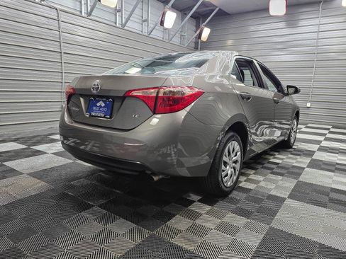 Used 2017 Toyota Corolla LE w/ Carpet Mat Package (TMS) FWD image 5