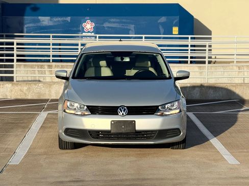 Used 2012 Volkswagen Jetta TDI FWD image 2