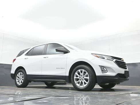 Used 2021 Chevrolet Equinox LS w/ LS Convenience Package image 38
