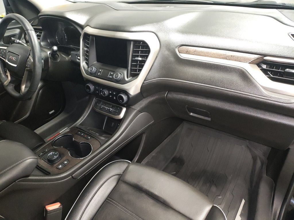 Used 2023 GMC Acadia Denali w/ Denali Technology Package FWD image 8