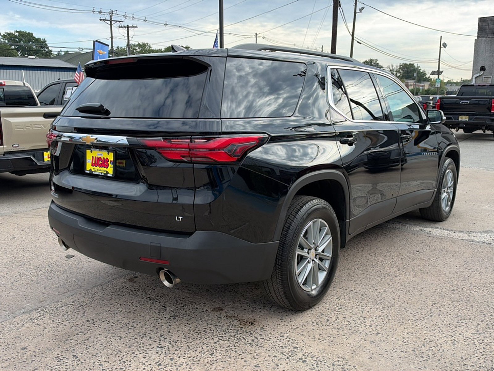 Used 2023 Chevrolet Traverse LT FWD image 5