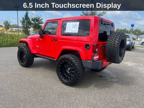 Used 2018 Jeep Wrangler Sahara w/ Connectivity Group AWD/4WD image 3